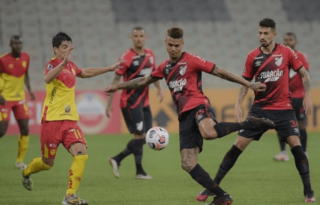 们在场下坚 们在场下坚