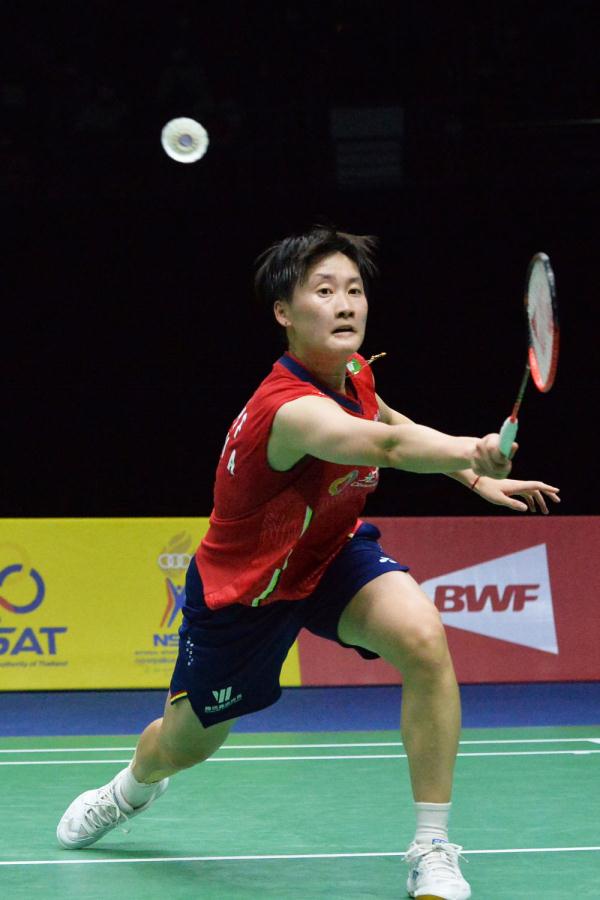 场上坚持不 场上坚持不