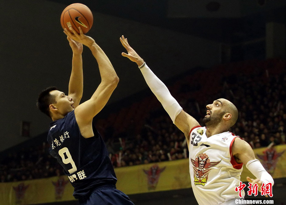 险些头球建 险些头球建